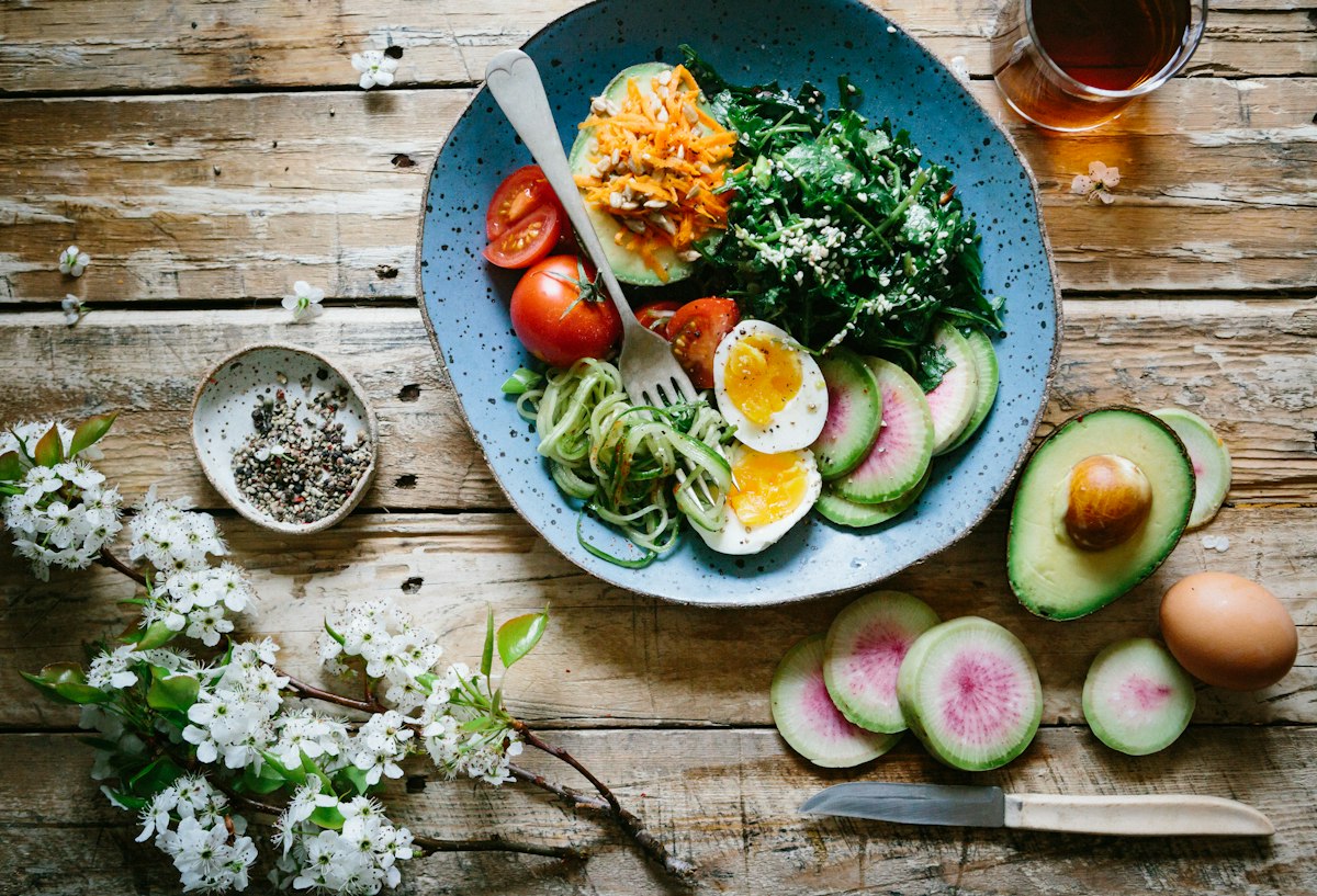 Fresh vegetables and a healthy meal on a wooden table